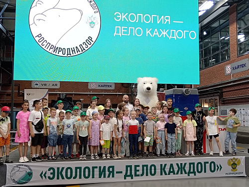 Сотрудники Уральского Росприроднадзора поздравили детей с праздником