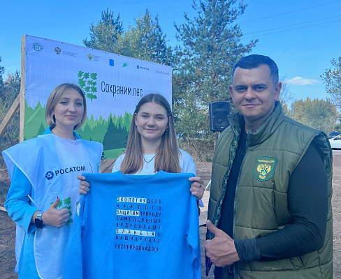 Участнице лесопосадочных работ под Саратовом вручили приз Росприроднадзора