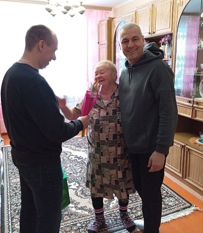 Сотрудники Управления Росприроднадзора по Самарской и Ульяновской областям совместно с представителями Самарского городского Совета ветеранов поздравили женщин ветеранов с праздником