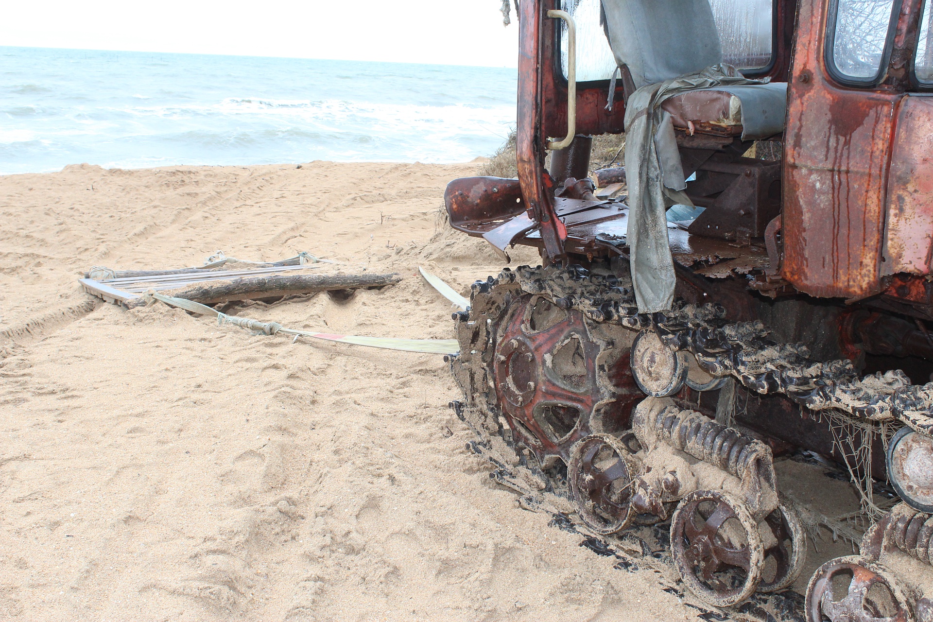 Инспекторы Росприроднадзора выявили незаконную стоянку в водоохранной зоне Азовского моря 