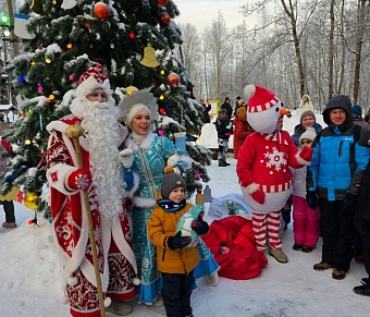 Специалисты ЦЛАТИ по СЗФО поздравили с праздниками детей в парке «Озорные белки»