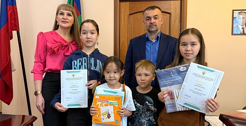 Управление Росприроднадзора наградило призеров детского конкурса рисунков «Экология и мы»