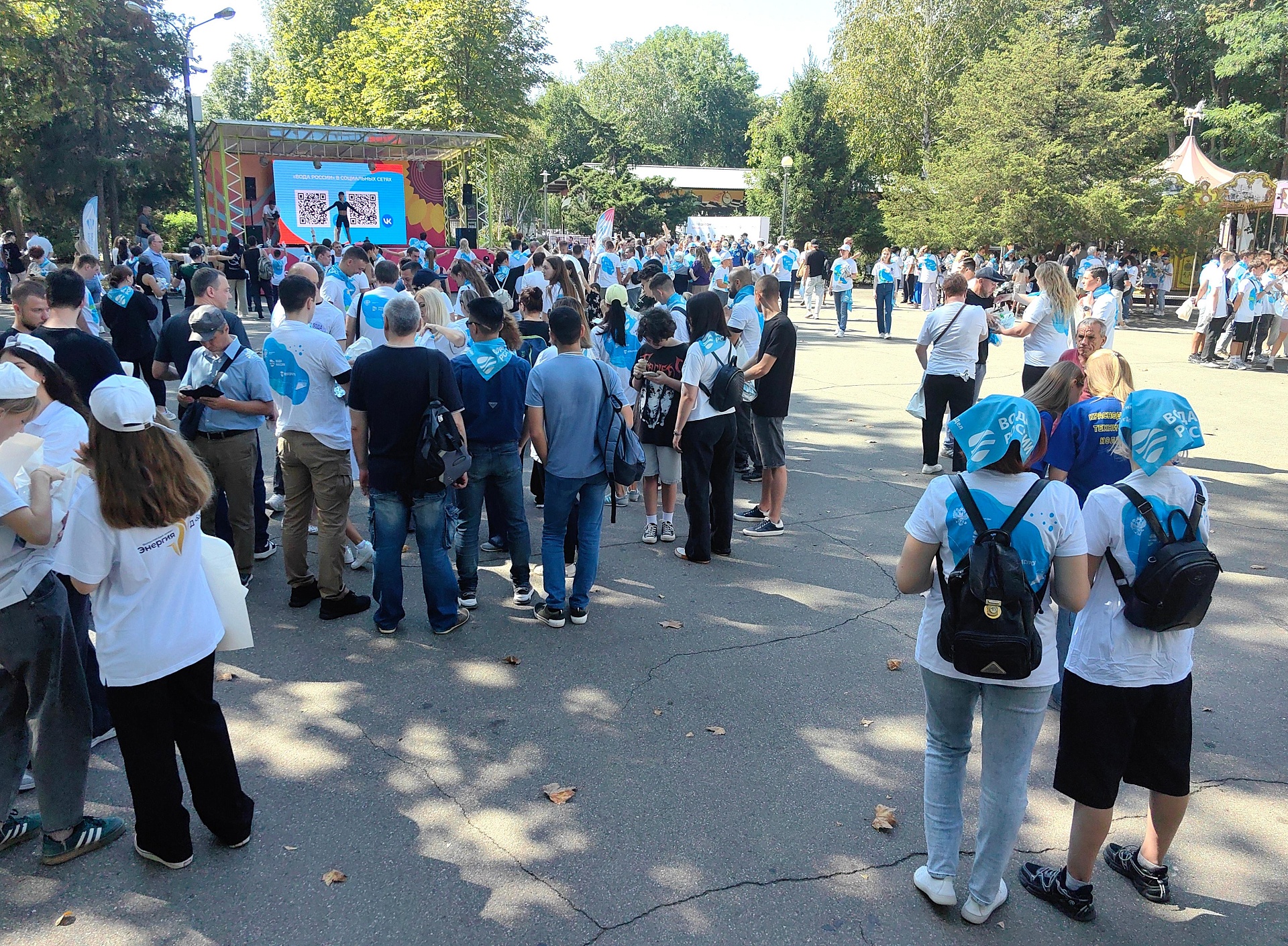 В Краснодаре сотрудники Южного управления Росприроднадзора приняли участие в экосубботнике