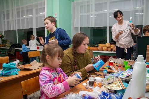 В Воронеже Росприроднадзор организовал творческую мастерскую по изготовлению новогодней игрушки в рамках акции «Экоелка» премии «Экология – дело каждого»