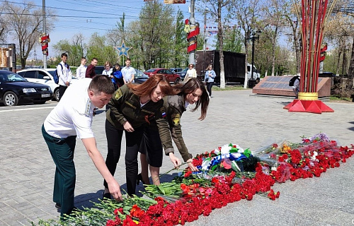 В Оренбурге сотрудники Росприроднадзора приняли участие в мероприятиях, посвященных Дню памяти и скорби