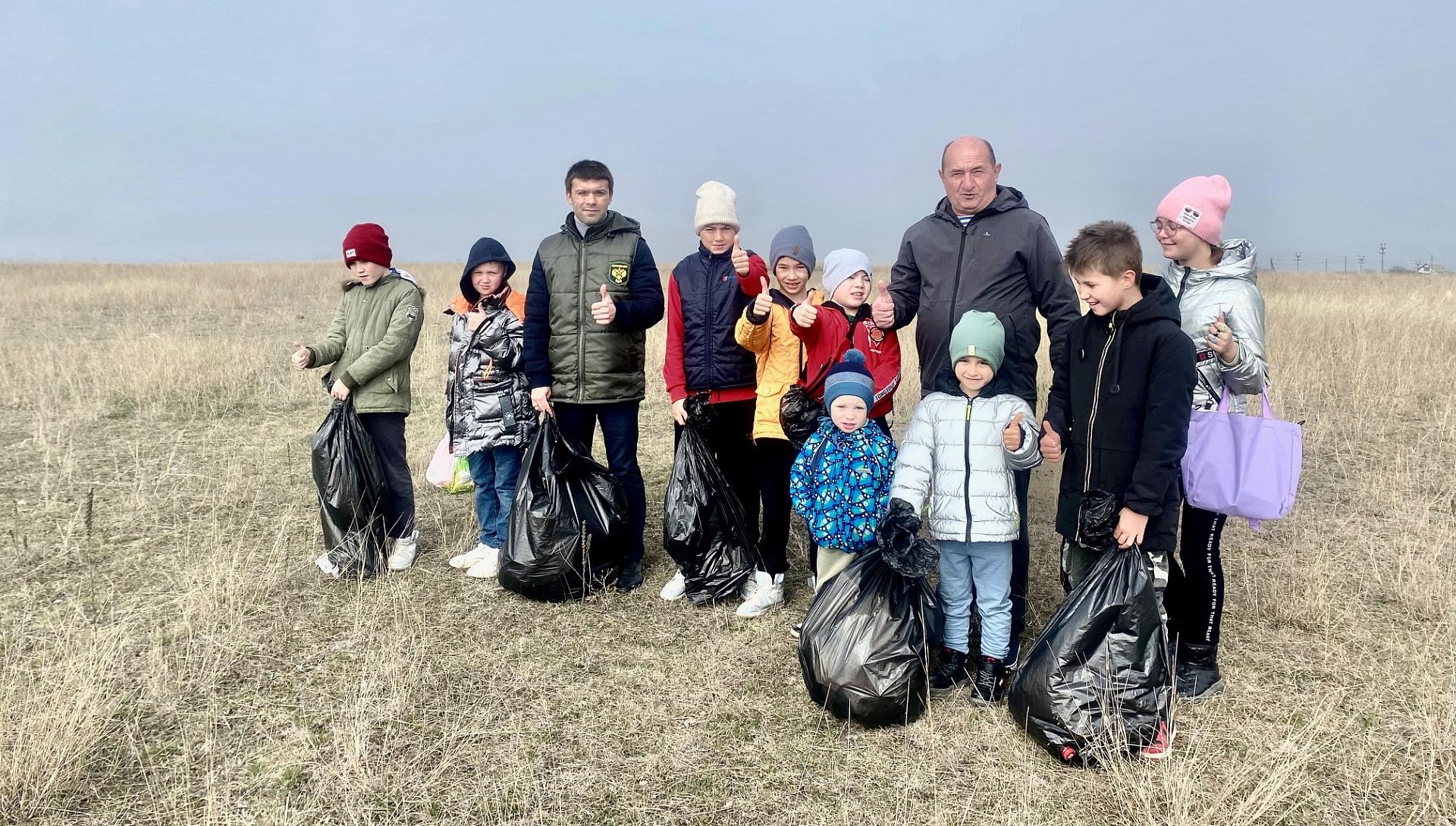 В Симферополе сотрудники Росприроднадзора приняли участие в субботнике, организованном общественным инспектором