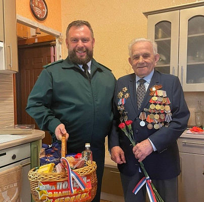 В Севастополе сотрудники Росприроднадзора поздравили ветеранов с Днем Победы