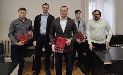 Руководитель и мужская часть коллектива Северного межрегионального управления Росприроднадзора поздравили сотрудниц с наступающим Международным женским днем