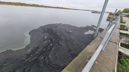 Росприроднадзор рассчитал размер вреда от разлива нефтепродуктов в акватории Волги 