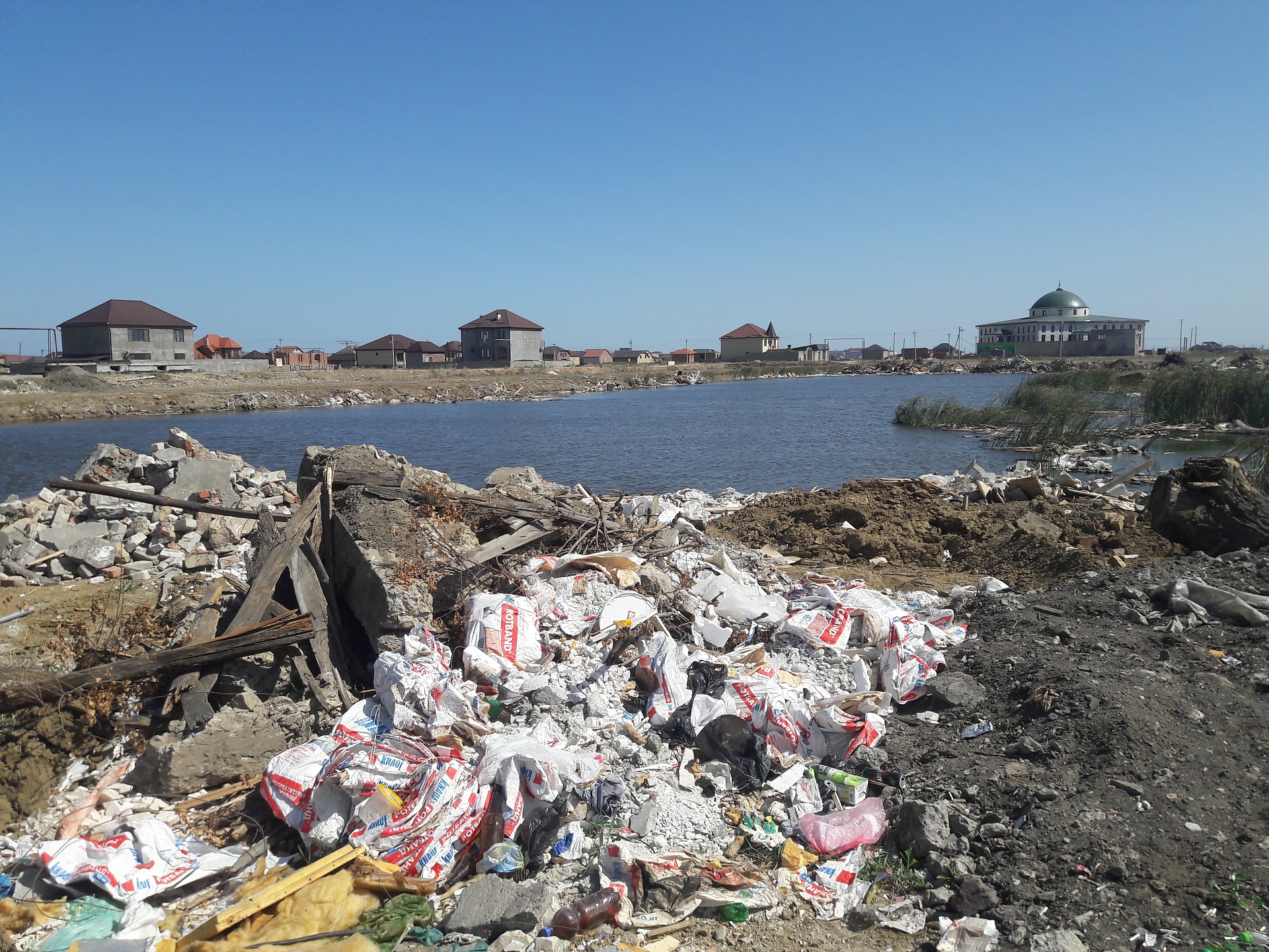 Арбитражный суд Ставропольского края удовлетворил исковые требования Управления Росприроднадзора и обязал территориальное Управление Росимущества разработать проект рекультивации земельного участка