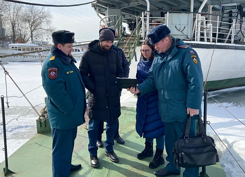 Сотрудники Росприроднадзора проверяют стоянки маломерных судов на территории Москвы