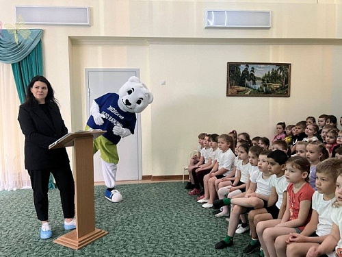 В Краснодаре сотрудники Росприроднадзора пригласили детей принять участие в Международной премии «Экология - дело каждого»
