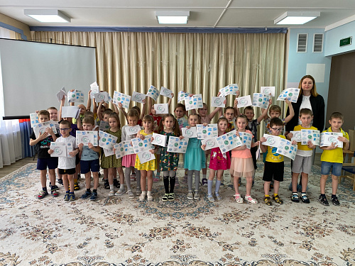 В Воронеже сотрудники Росприроднадзора провели экоэстафету для воспитанников детского сада №84 в поддержку премии «Экология – дело каждого» 