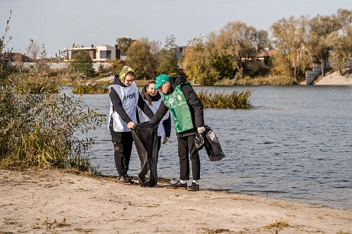 Фонд «Экология» РСХБ и Росприроднадзор провели в Курске акцию по очистке берега реки Сейм