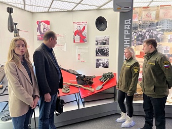 В рамках празднования 80-й годовщины Победы сотрудники Южно-Сибирского управления Росприроднадзора посетили выставку Кузбасского краеведческого музея «Символ мужества и стойкости»