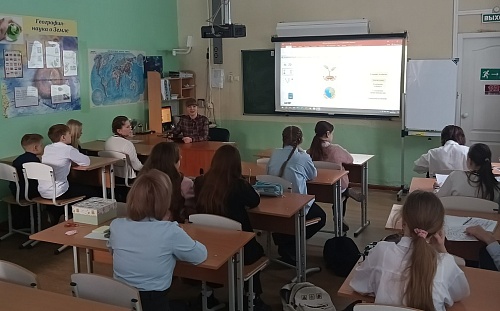  Инспекторы Росприроднадзора провели урок экологии в лицее № 51 города Нижний Тагил