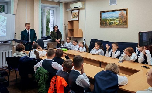 В Перми сотрудники Росприроднадзора и филиала ЦЛАТИ по Пермскому краю провели экологическую встречу со школьниками