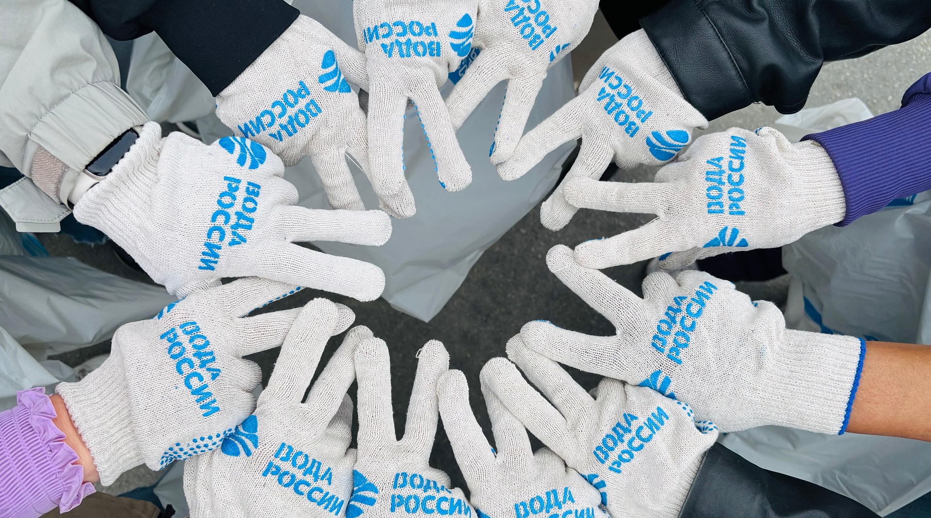 Управление Росприроднадзора по Республике Саха (Якутия) совместно с филиалом ФГБУ «ЦЛАТИ по ДФО» - ЦЛАТИ по Республике Саха (Якутия) приняло участие во Всероссийской экологической акции «Вода России», посвященный «Дню реки Лена»