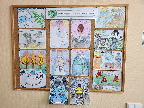 В библиотеке города Барнаула Алтайского края организована выставка детских рисунков в поддержку премии «Экология — дело каждого» 