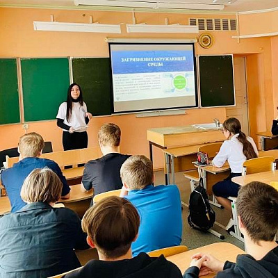 Сотрудники филиала ЦЛАТИ по Ханты-Мансийскому автономному округу–Югре провели урок экологии для школьников 8 класса