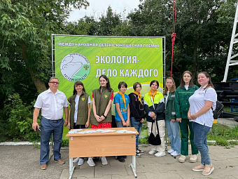 Сотрудники Росприроднадзора по Саратовской и Пензенской областям рассказали участникам акции «Особенности национальной уборки» о Премии «Экология – дело каждого»