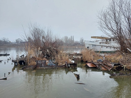 Росприроднадзором проведено выездное обследование по факту наличия затонувшего судна в акватории реки Прямая Болда