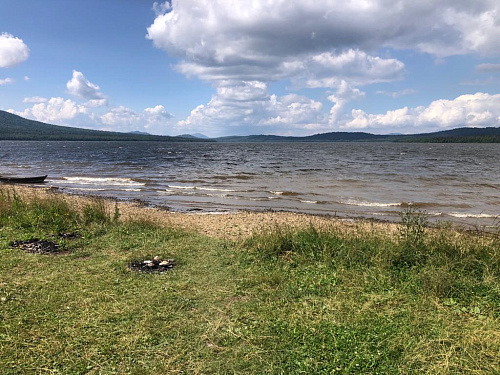 Уральское управление Росприроднадзора выявило несоблюдение требований к охране водных объектов на озере Зюраткуль