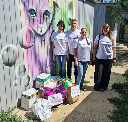 В Краснодаре сотрудники Южного управления Росприроднадзора оказали благотворительную помощь приюту «Краснодог»
