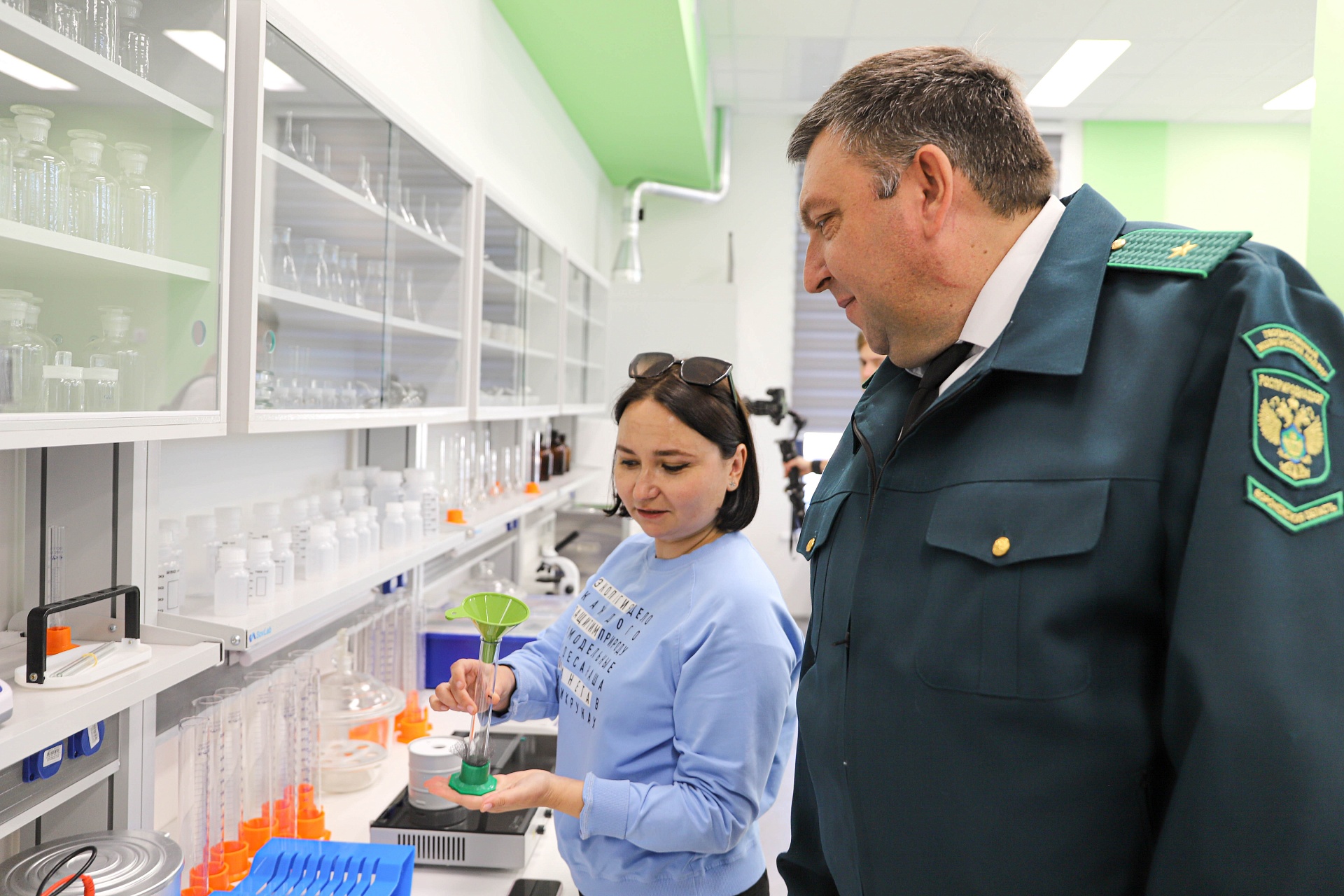 В День знаний сотрудники Центрально-Черноземного управления Росприроднадзора посетили открытие корпуса «Наука» воронежской школы-активиста премии «Экология – дело каждого»