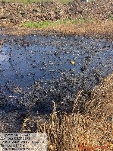 Росприроднадзор контролирует место разлива нефтепродуктов в Альметьевском районе Татарстана