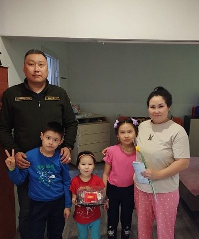 Забайкальский  Росприроднадзор поздравил семью военнослужащего с Международным женским днем