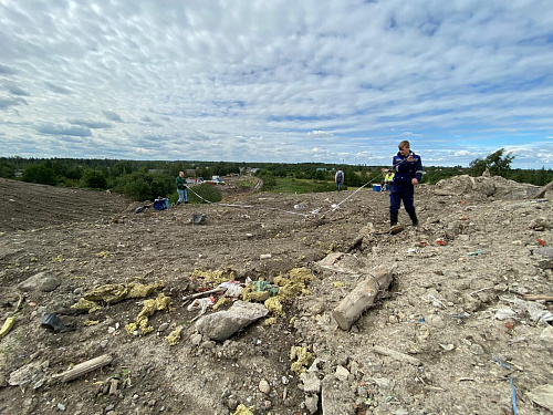 Росприроднадзор по СЗФО проверяет свалку в Гатчинском районе Ленинградской области