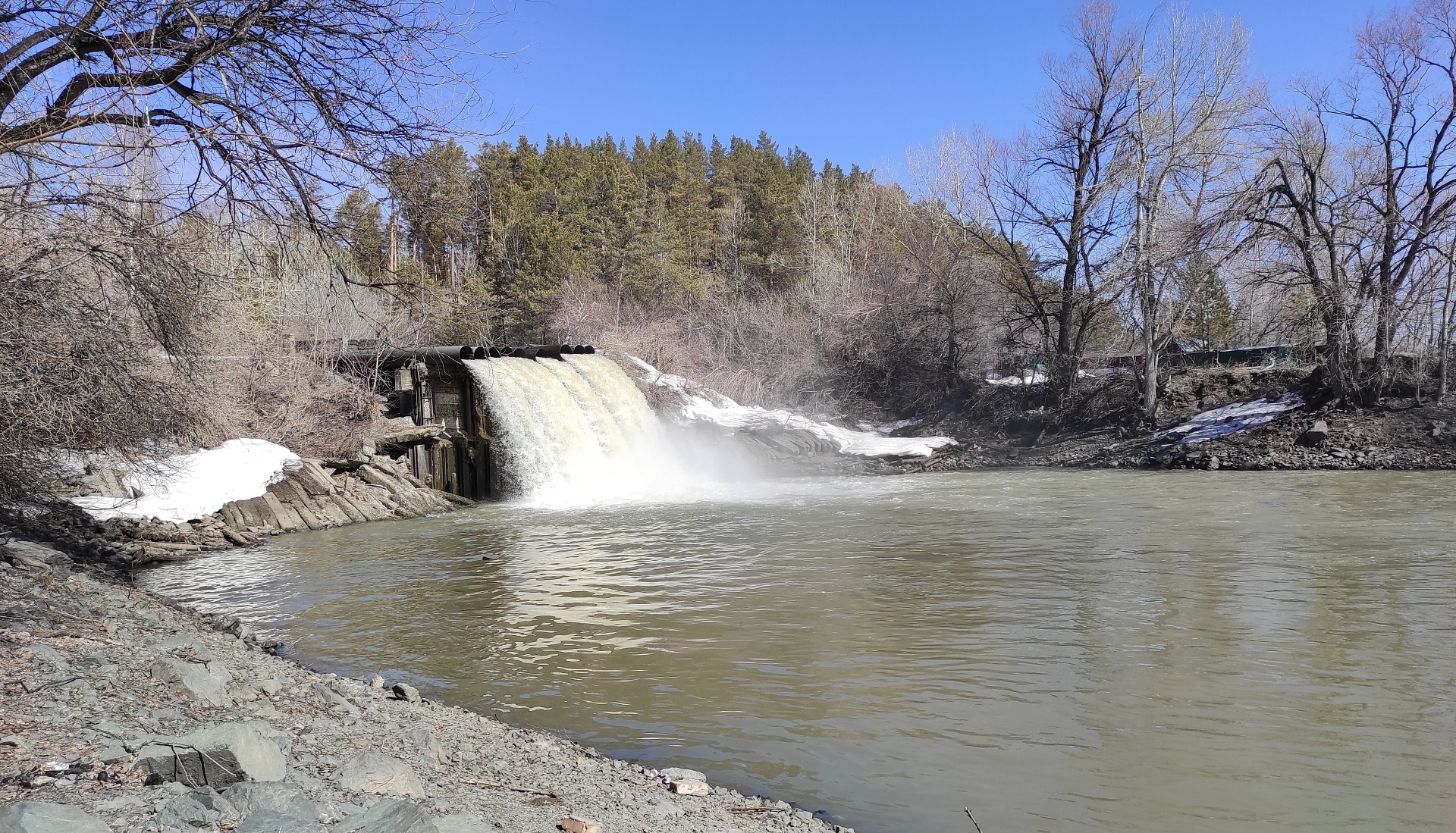 Нарушитель платит.  ФКП «Завод им. Я.М. Свердлова» по требованию Южно-Сибирского межрегионального управления Росприроднадзора добровольно возместило ущерб, причиненный р. Бия