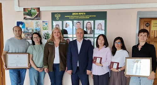 В преддверии празднования Дня России сотрудникам Енисейского межрегионального управления Росприроднадзора вручены награды и благодарности