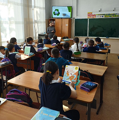Сотрудники Росприроднадзора Республики Тыва продолжают рассказывать школьникам о Премии «Экология – дело каждого»