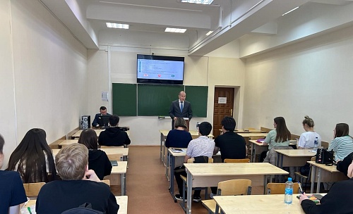 Сотрудники Росприроднадзора провели лекцию в Уральском государственном экономическом университете 