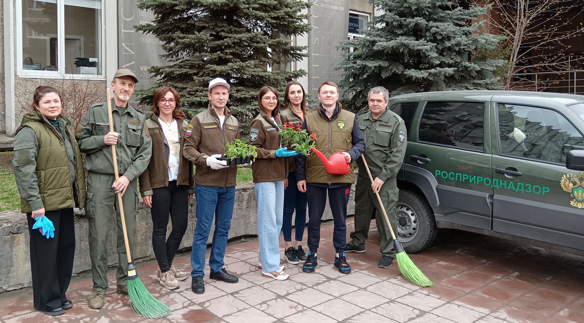 Сотрудники Уральского управления вышли на субботник 
