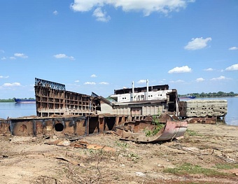 Суд обязал ООО «МТК ПЛЮС» возместить ущерб за загрязнение почвы и водного объекта в Астрахани