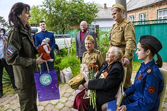 В Краснодаре сотрудники Южного управления Росприроднадзора поздравили ветеранов с Днём Победы
