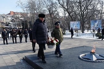 В Республике Дагестан сотрудники Северо-Кавказского управления Росприроднадзора возложили цветы к мемориалу «Вечной славы»
