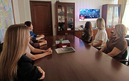 Сотрудники Росприроднадзора в Нижнем Новгороде и Саранке присоединились к мероприятиям в честь Дня воссоединения ДНР, ЛНР, Запорожской и Херсонской областей с Российской Федерацией