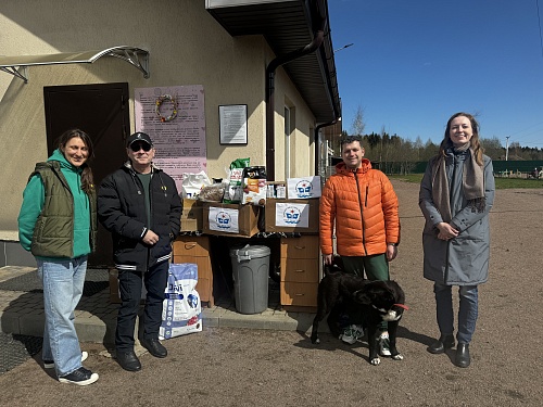 Сотрудники СЗМУ Росприроднадзора и школьники передали помощь  приюту для животных   