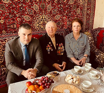 В Махачкале накануне Дня Победы сотрудники Северо-Кавказского управления Росприроднадзора поздравили ветеранов