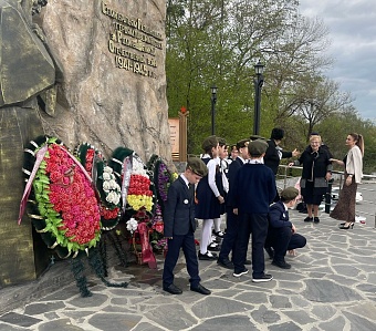 Сотрудники Северо-Кавказского управления Росприроднадзора почтили память братьев Газдановых в селе Дзуарикау в Северной Осетии