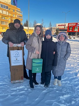 Сотрудники филиала ФГБУ «ЦЛАТИ по УФО» по ХМАО-Югре подарили электросамокат юному участнику Всероссийской акции «Ёлка желаний»