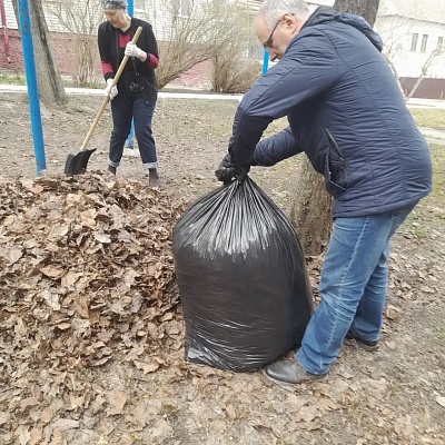 Сотрудники Приокского межрегионального управления Росприроднадзора приняли участие в городском субботнике