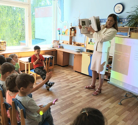 Сотрудники Волжско-Камского управления продолжают проводить познавательные уроки для дошколят