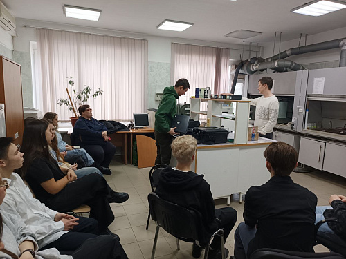 Школьникам Сыктывкара рассказали о премии «Экология – дело каждого» и провели экскурсию в лабораторию ЦЛАТИ