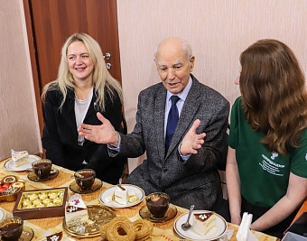 В Воронеже сотрудники Росприроднадзора поздравили ветерана Великой Отечественной войны Николая Борисова со 101-летием