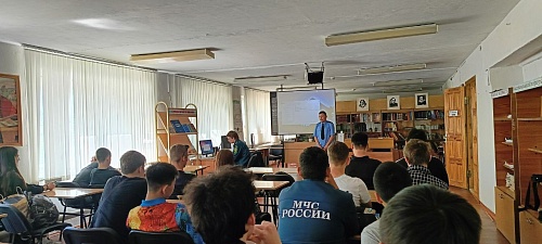 В Республике Калмыкия инспекторы Росприроднадзора провели экологический урок для студентов